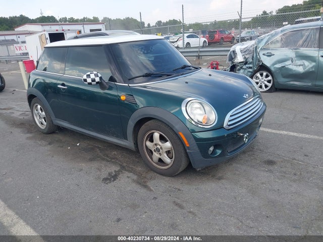 2010 MINI COOPER WMWMF3C51ATZ64256 Photo 0