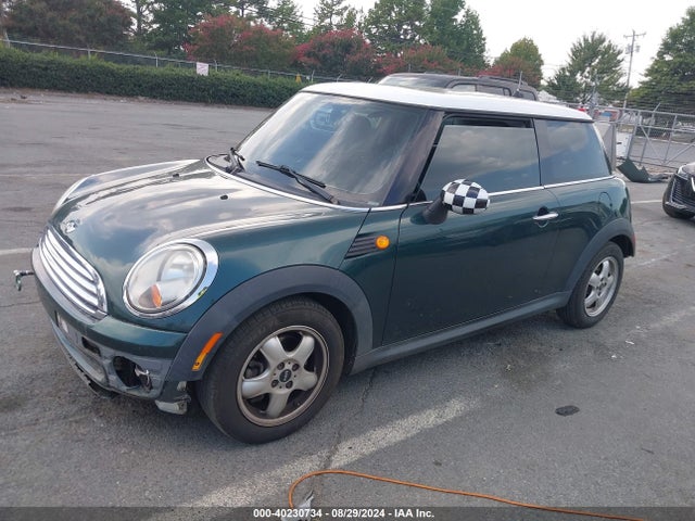 2010 MINI COOPER WMWMF3C51ATZ64256 Photo 1
