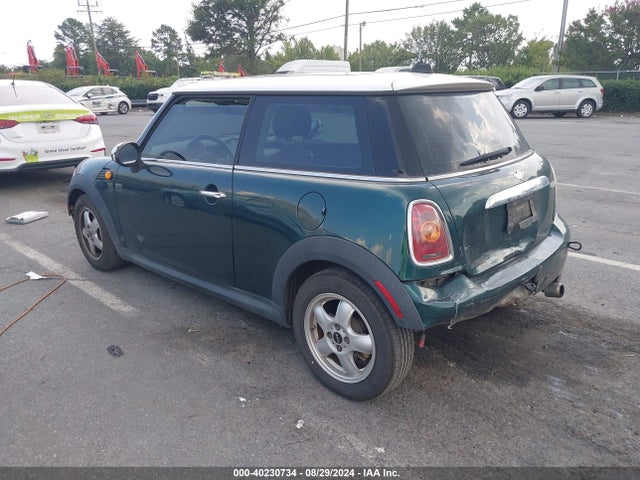 2010 MINI COOPER WMWMF3C51ATZ64256 Photo 2