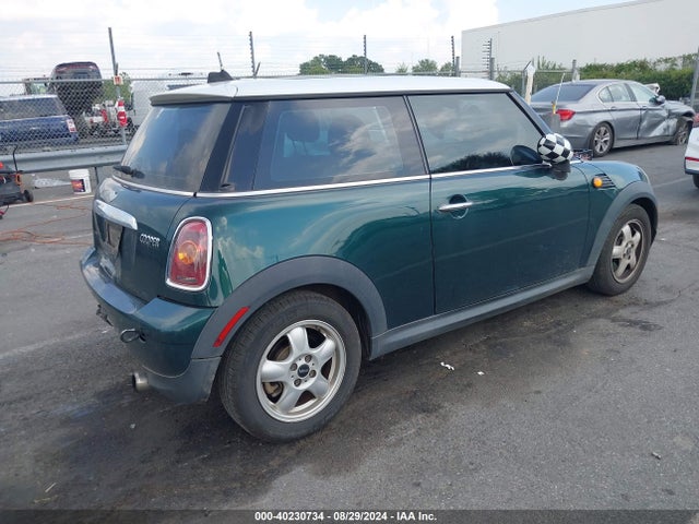 2010 MINI COOPER WMWMF3C51ATZ64256 Photo 3