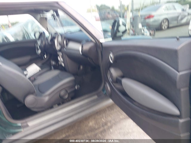 2010 MINI COOPER WMWMF3C51ATZ64256 Photo 4