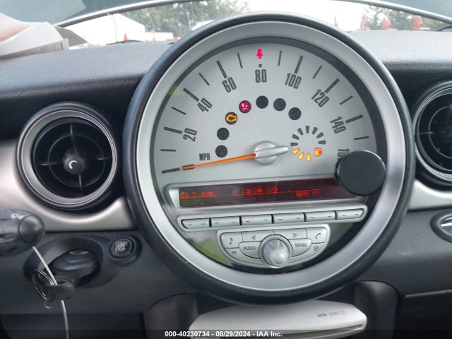 2010 MINI COOPER WMWMF3C51ATZ64256 Photo 6