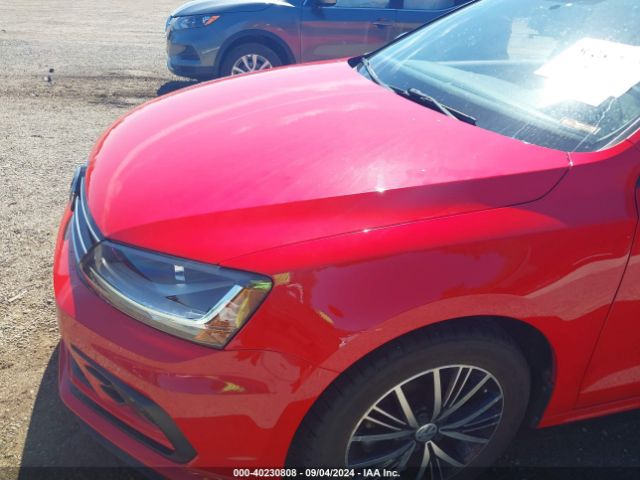 3VWDB7AJXJM217921 Volkswagen Jetta 1.4t Se/1.4t Wolfsburg Edition