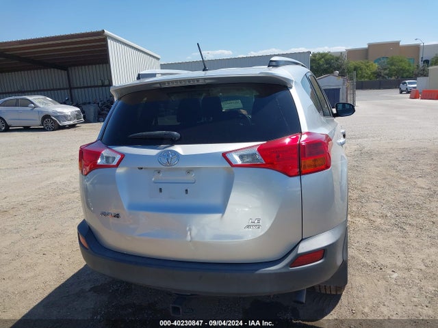 Toyota RAV4 LE 2015 JTMBFREV7FJ033564 Image 16