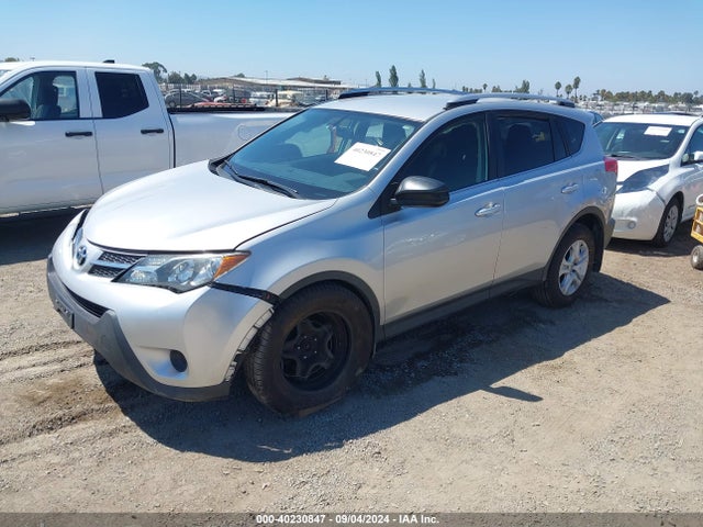 Toyota RAV4 LE 2015 JTMBFREV7FJ033564 Image 2