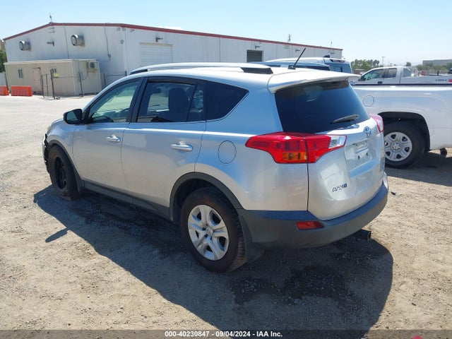 Toyota RAV4 LE 2015 JTMBFREV7FJ033564 Image 3