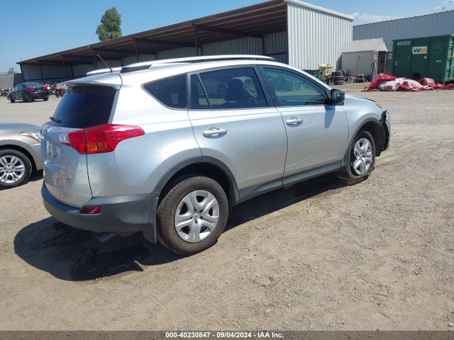 Toyota RAV4 LE 2015 JTMBFREV7FJ033564 Image 4