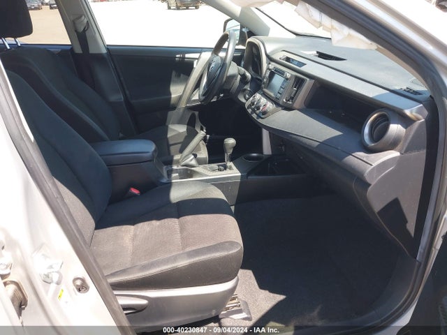 Toyota RAV4 LE 2015 JTMBFREV7FJ033564 Image 5