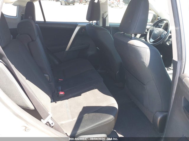 Toyota RAV4 LE 2015 JTMBFREV7FJ033564 Image 8