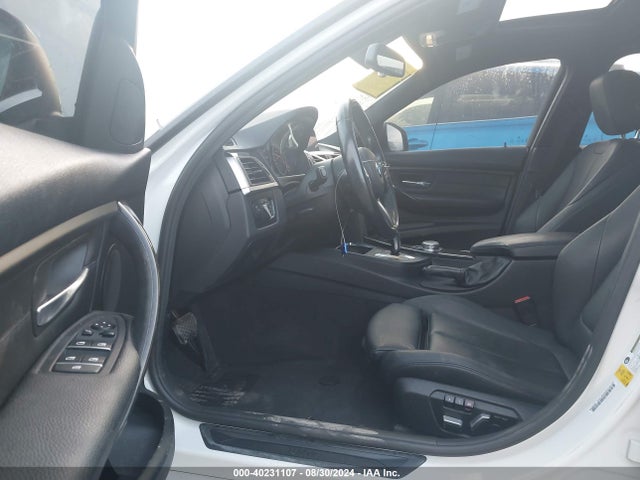 WBA8E1G57HNU12990 BMW 320i