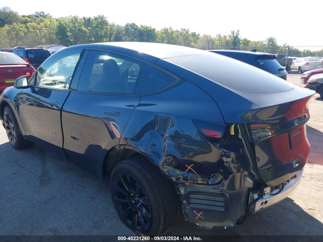 2024 TESLA MODEL Y 7SAYGDEE1RA221888 Photo 2