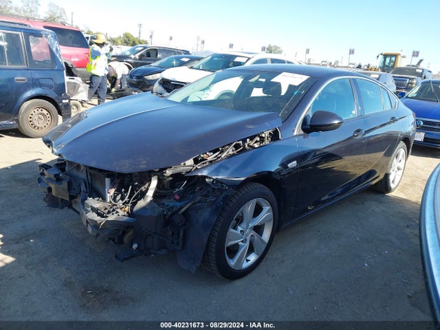 Buick Regal Sportback Preferred 2018 W04GL6SX0J1096589 Image 2