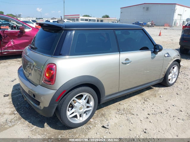 2007 MINI COOPER S WMWMF73587TL91646 Photo 3