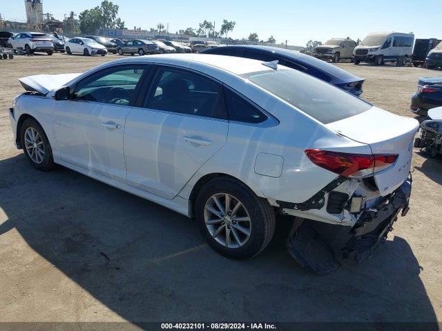 Hyundai SONATA SE 2018 5NPE24AF5JH622334 Image 3
