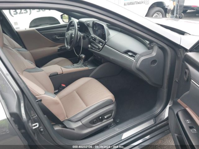 58ADA1C17NU017164 Lexus ES 300H