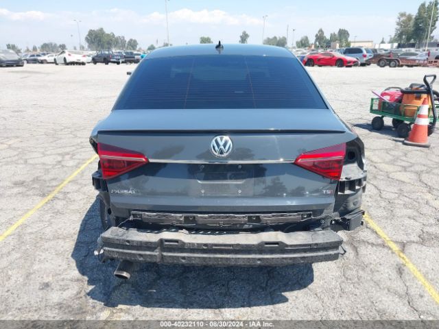 1VWDT7A35HC067792 Volkswagen Passat 1.8t R-line