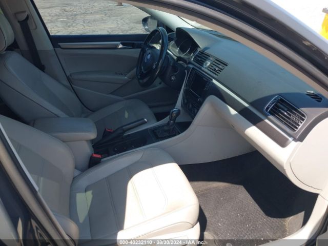 1VWDT7A35HC067792 Volkswagen Passat 1.8t R-line