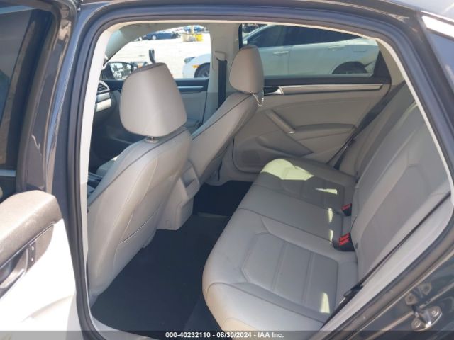1VWDT7A35HC067792 Volkswagen Passat 1.8t R-line