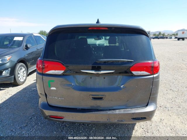 2C4RC1CG5NR229672 Chrysler Voyager Lx