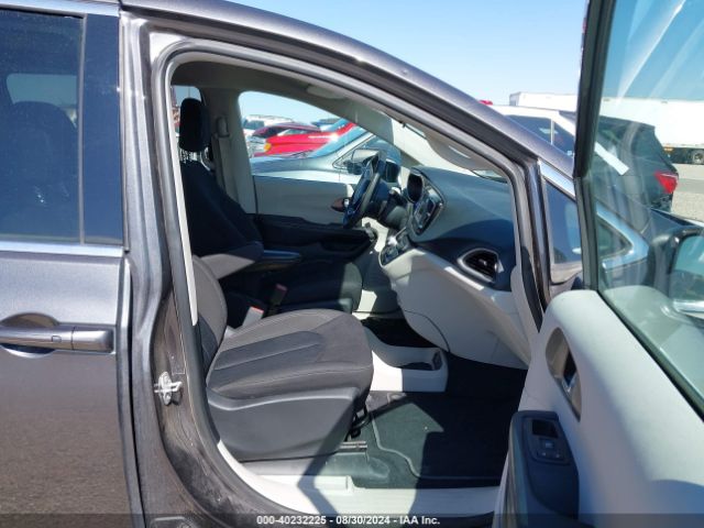 2C4RC1CG5NR229672 Chrysler Voyager Lx