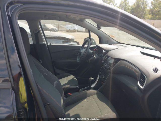 3GNCJKSB8JL217005 Chevrolet TRAX LS