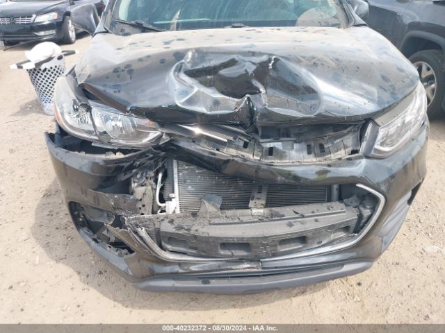 3GNCJKSB8JL217005 Chevrolet TRAX LS