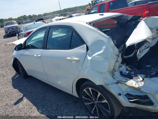Toyota COROLLA SE 2018 5YFBURHE8JP795145 Image 3