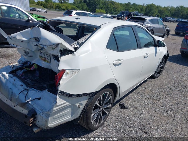 Toyota COROLLA SE 2018 5YFBURHE8JP795145 Image 4