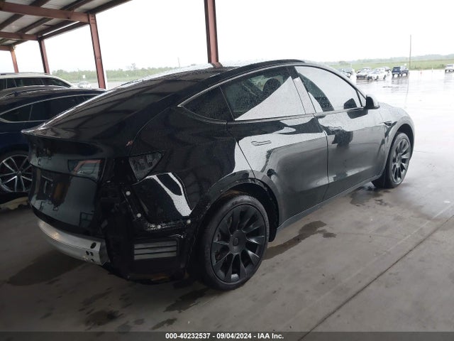 2024 TESLA MODEL Y 7SAYGDED8RF053547 Photo 3