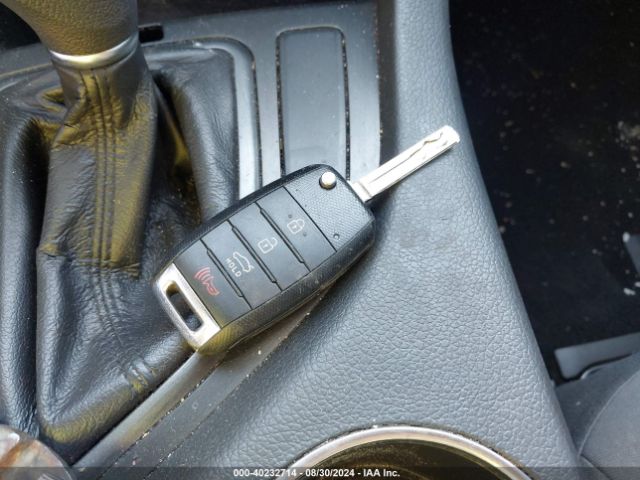 KNAGM4A75F5576570 KIA Optima Lx