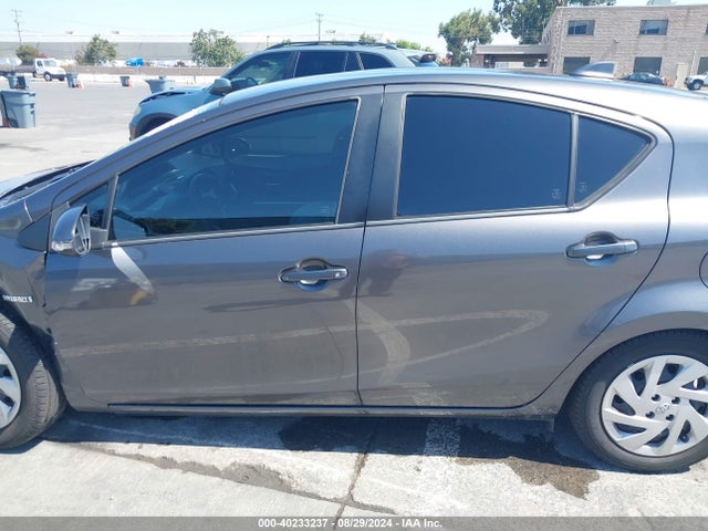 Toyota Prius C Two 2015 JTDKDTB31F1109298 Image 15