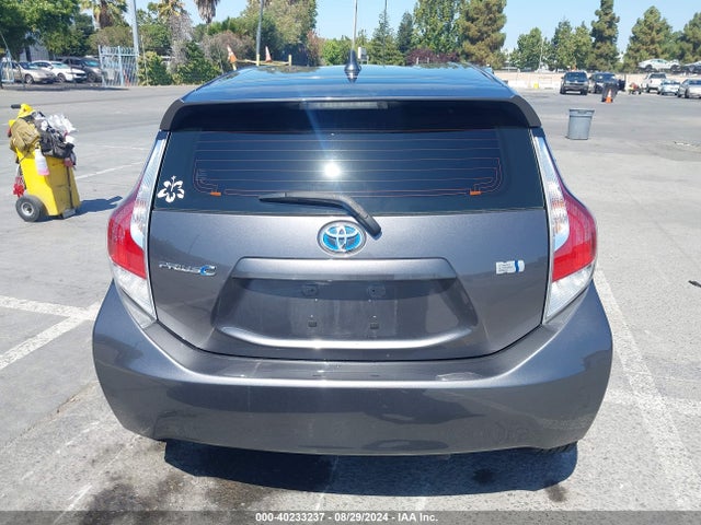 Toyota Prius C Two 2015 JTDKDTB31F1109298 Image 17