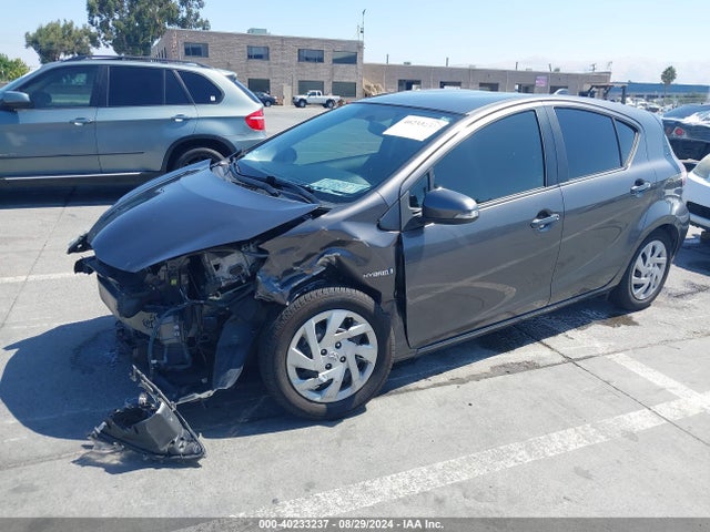 Toyota Prius C Two 2015 JTDKDTB31F1109298 Image 2