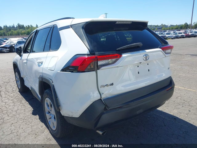Toyota RAV4 LE 2020 2T3H1RFV1LW071215 Image 3