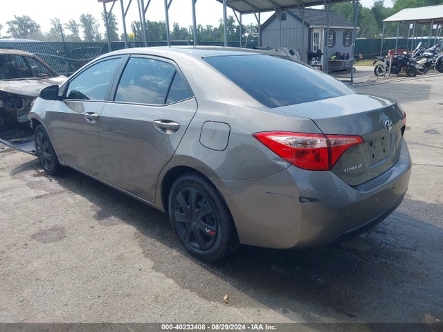 Toyota COROLLA LE 2018 2T1BURHE7JC112593 Image 3
