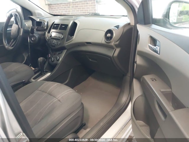 Chevrolet Sonic Lt Auto 2015 1G1JC6SHXF4123865 Image 5