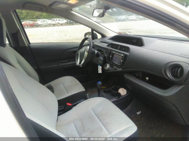 JTDKDTB31G1117693 Toyota Prius C One