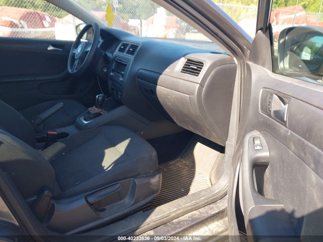 3VW2K7AJ8EM290718 Volkswagen Jetta 2.0l S
