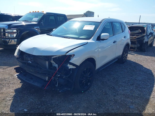 Nissan ROGUE S 2017 KNMAT2MTXHP599035 Image 2