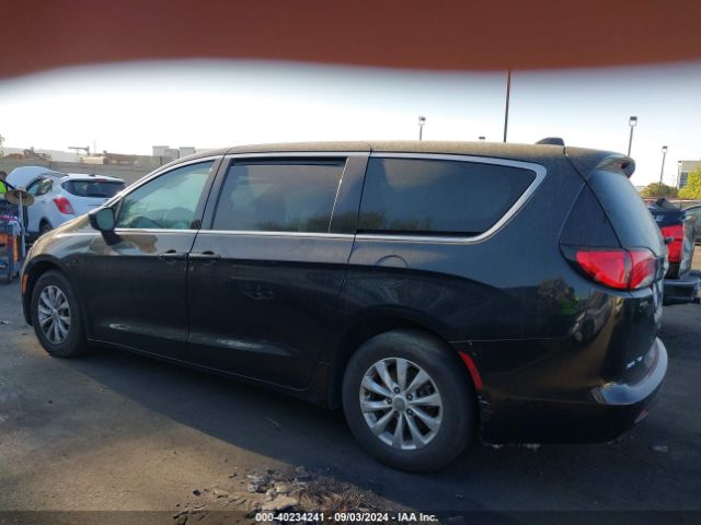 2C4RC1DG7HR663885 Chrysler Pacifica Touring