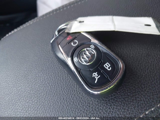 W04GV8SX9J1135489 Buick Regal Tourx Essence