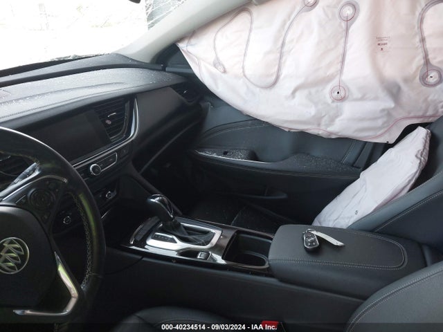 W04GV8SX9J1135489 Buick Regal Tourx Essence