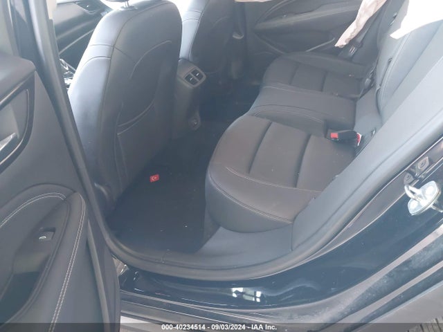 W04GV8SX9J1135489 Buick Regal Tourx Essence