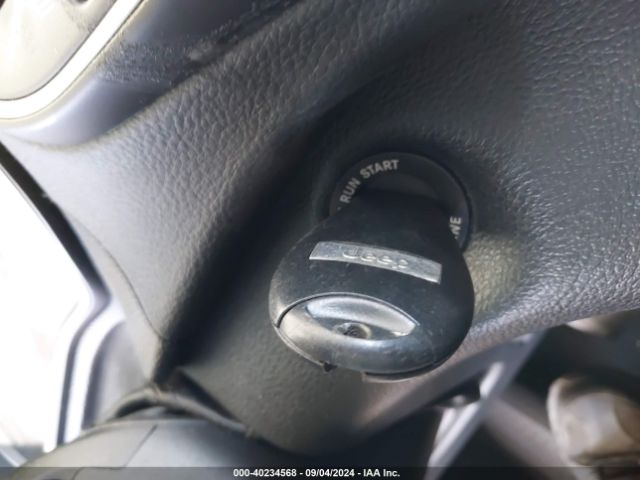 1C4PJLCB4KD439563 Jeep Cherokee Latitude Fwd