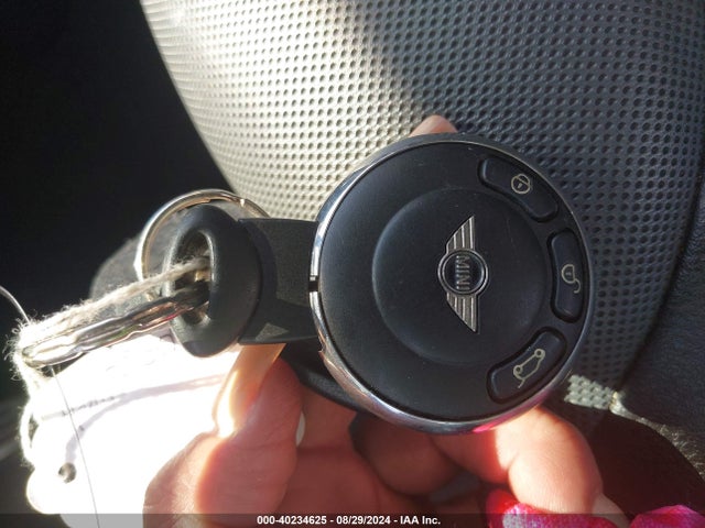 2010 MINI COOPER S WMWMF7C59ATZ69731 Photo 10