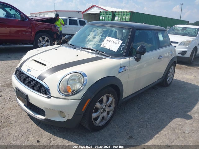 2010 MINI COOPER S WMWMF7C59ATZ69731 Photo 1