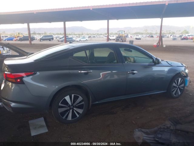 1N4BL4DW2NN396230 Nissan Altima Sv Intelligent Awd