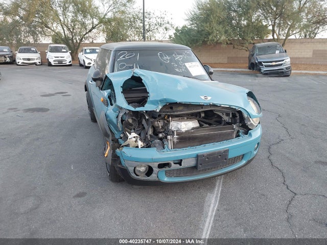 2010 MINI COOPER WMWMF3C58ATZ21369 Photo 0