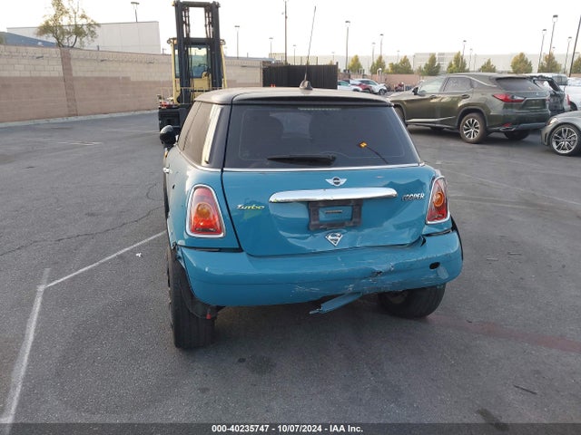 2010 MINI COOPER WMWMF3C58ATZ21369 Photo 2
