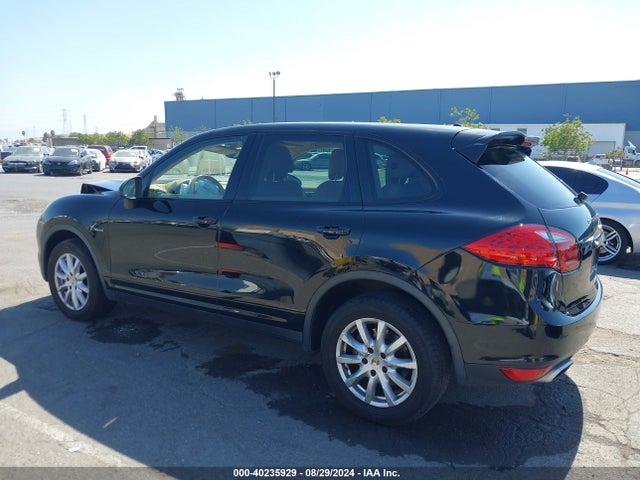 2013 PORSCHE CAYENNE WP1AF2A29DLA31877 Photo 2